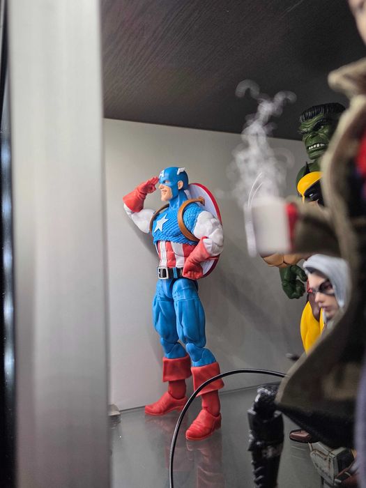 Captain America Marvel Legends екшън фигура