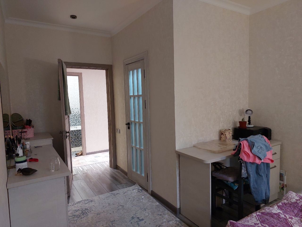 Продаю 3 ком квартира на 1 этаже 4 этажного дома. Авиосозлар 2