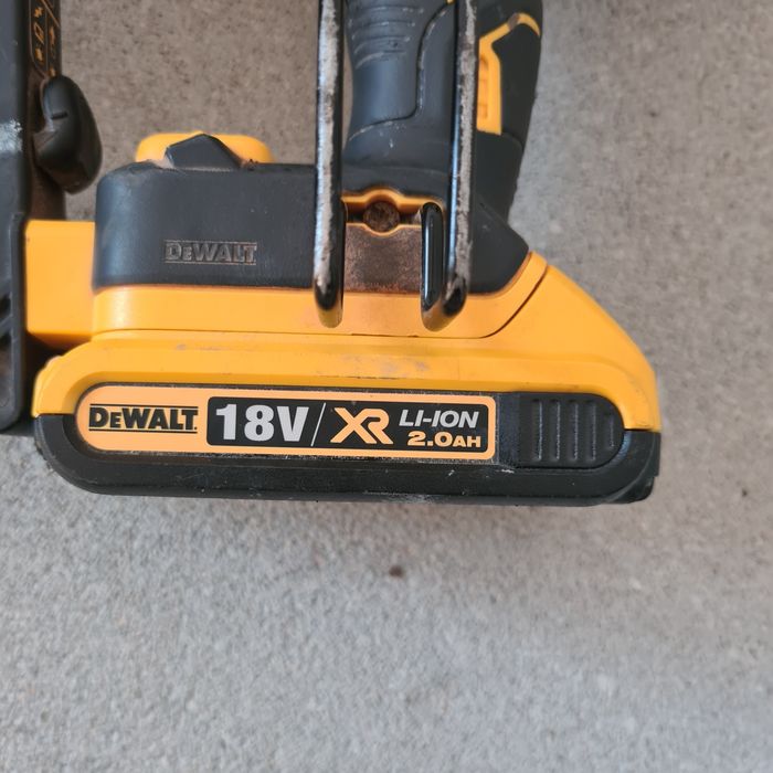 Pistol cu cuie Dewalt DCN660