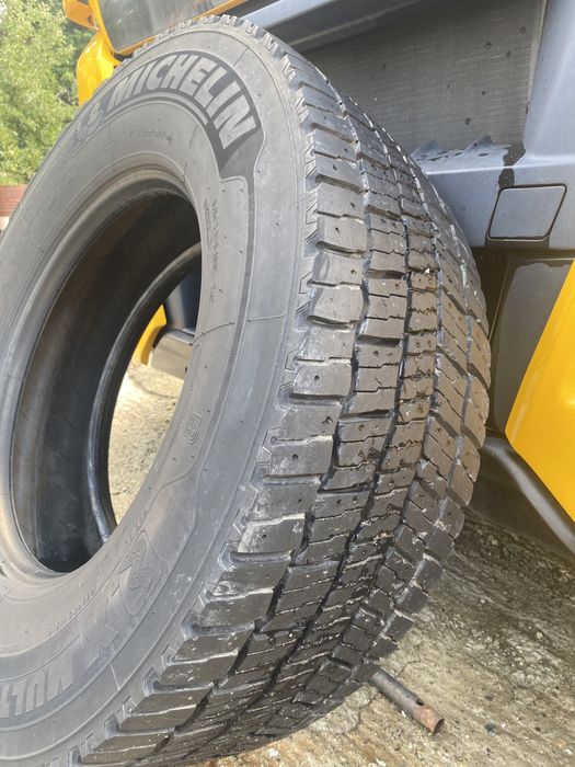 Vând 4 anvelope de camion Michelin