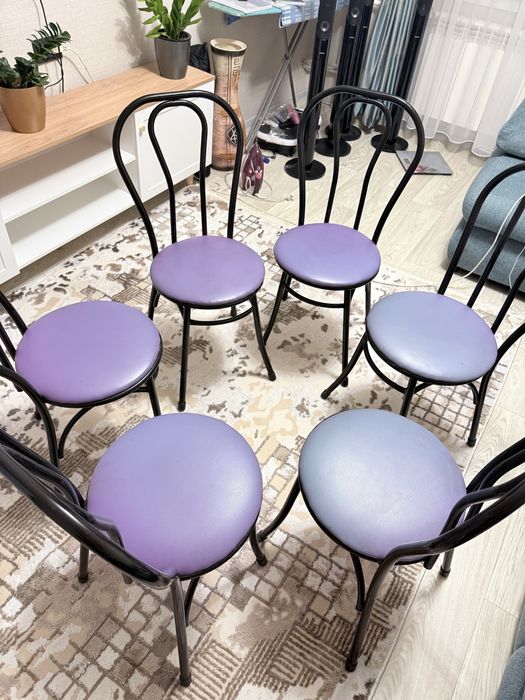 Продам каждый стул по 5000 тг их 6 шт, состояние хорошее.