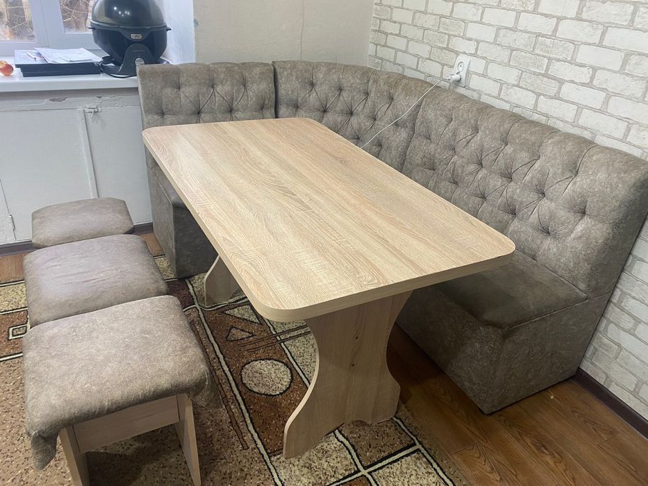 Кухонная зона уголок кухонная мебель