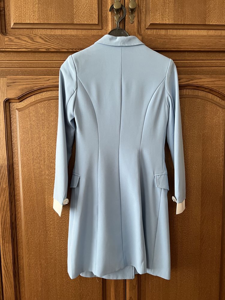Голубое платье-пиджак