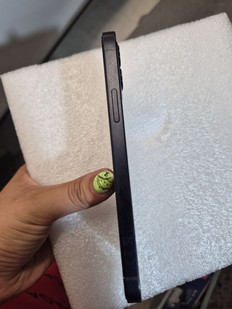 Iphone 12 с кутия и зарядно