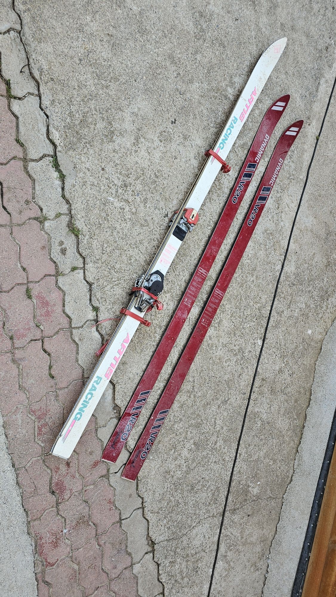 Продавам два комплекта Vintage ски