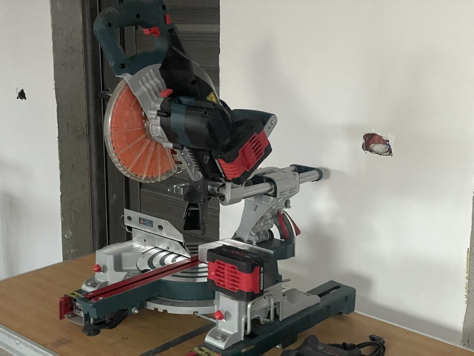 Bosch circular stationar pe acumulator 18v