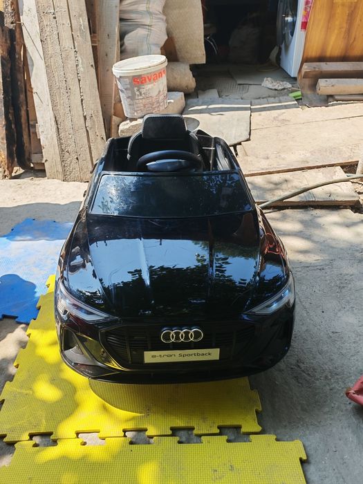 Audi pentru copiii cu acumulator și consola