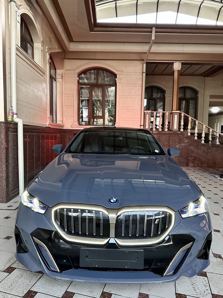 BMW i5 edrive35L full