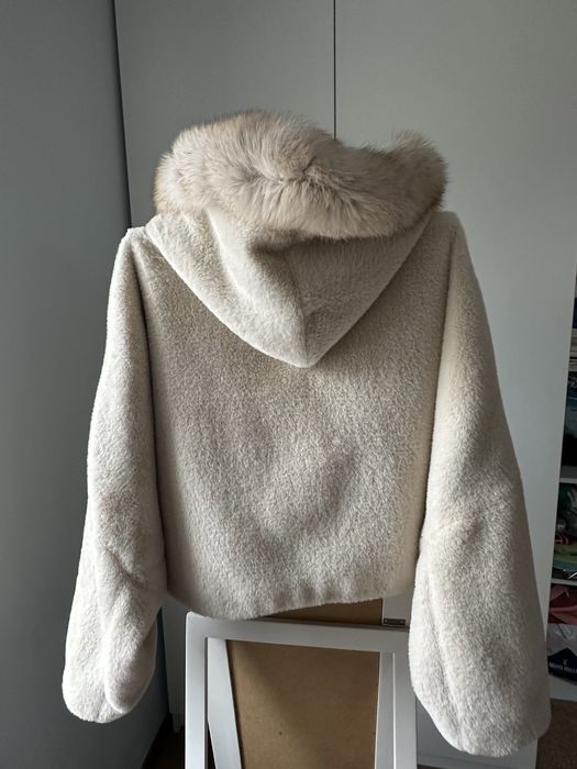 Haină ALCANTARA, LOUIS VUITTON,cu gluga cu blană naturala de vulpe,