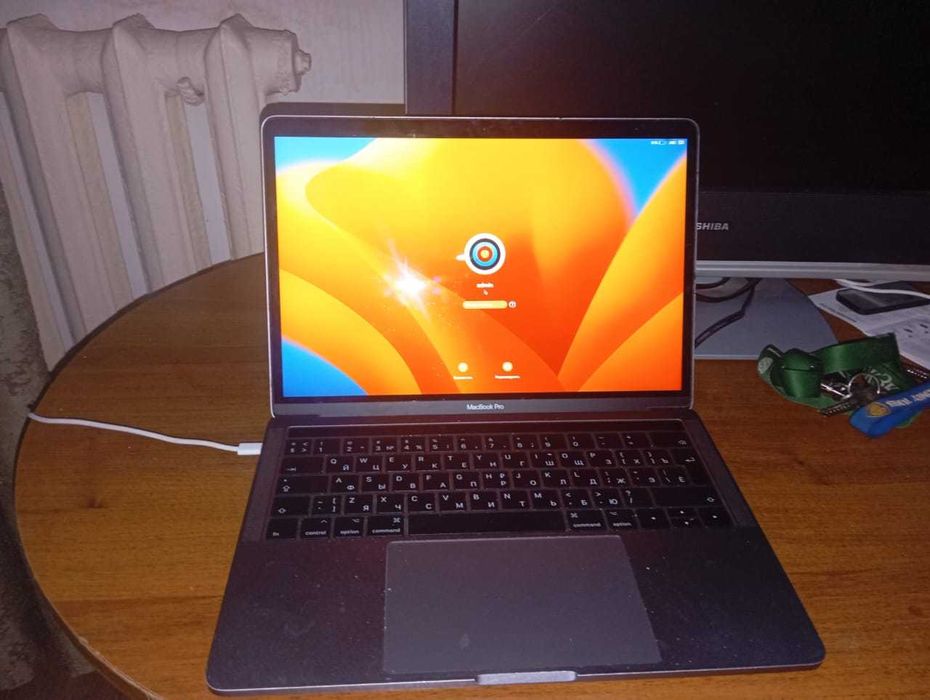 Продам, macbook pro 13 (2017) core i5 grey