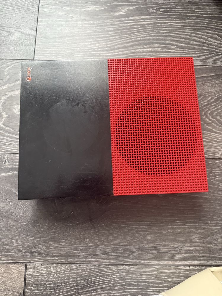 Xbox one s + контролер и игри