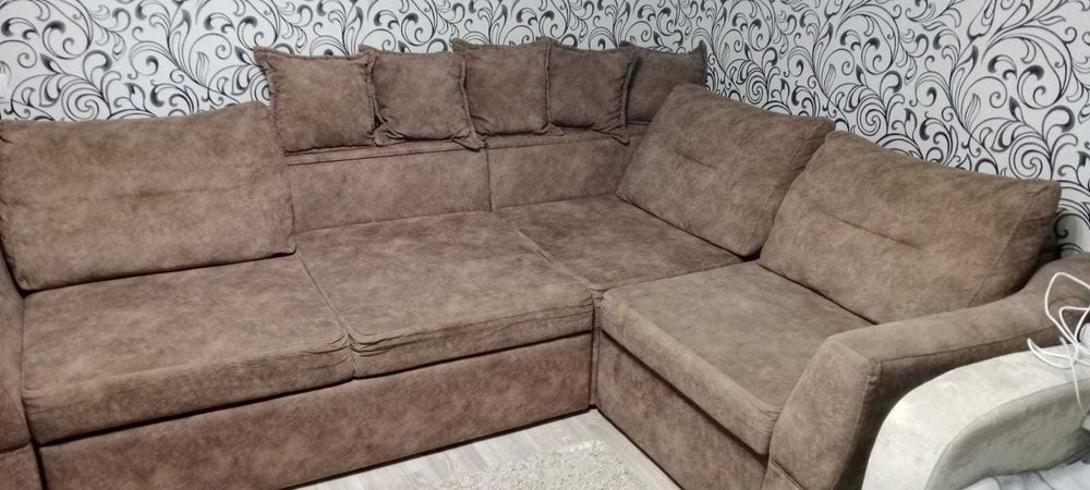 Продам диван 250/200