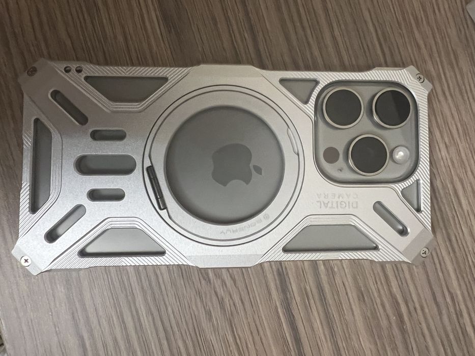 Алюминевый чехол на айфон 16 про