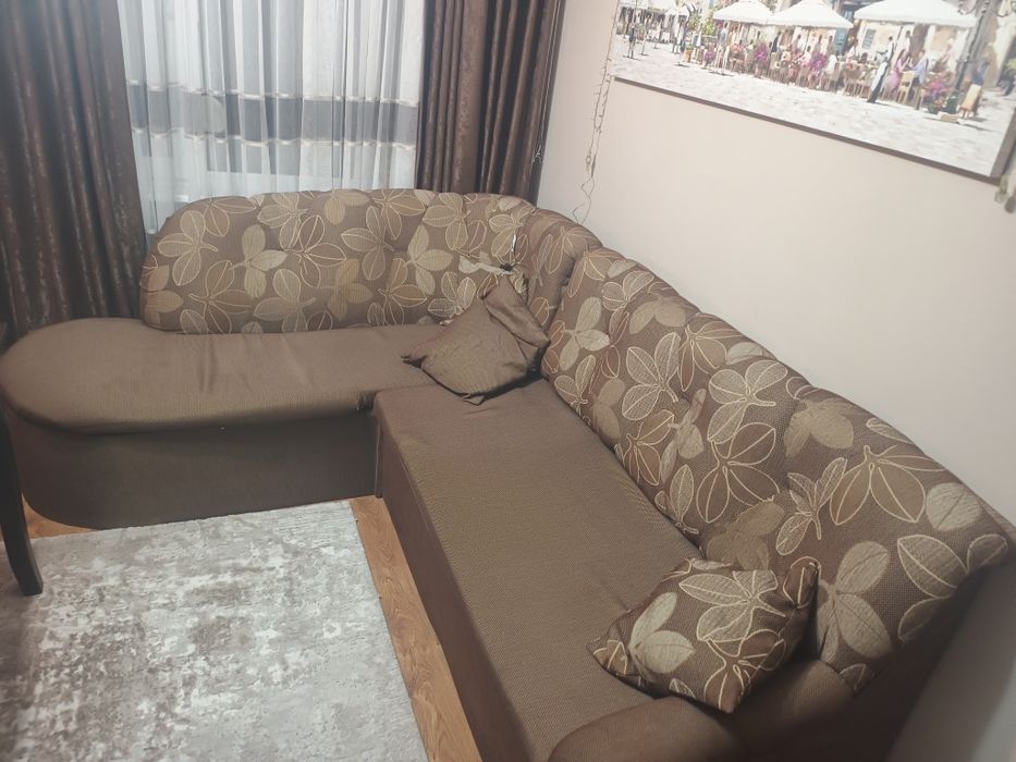 Ъглов диван в  добро състояние