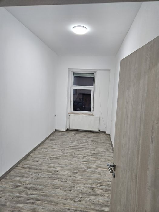 Vând casa 2 -3  camere complet renovata