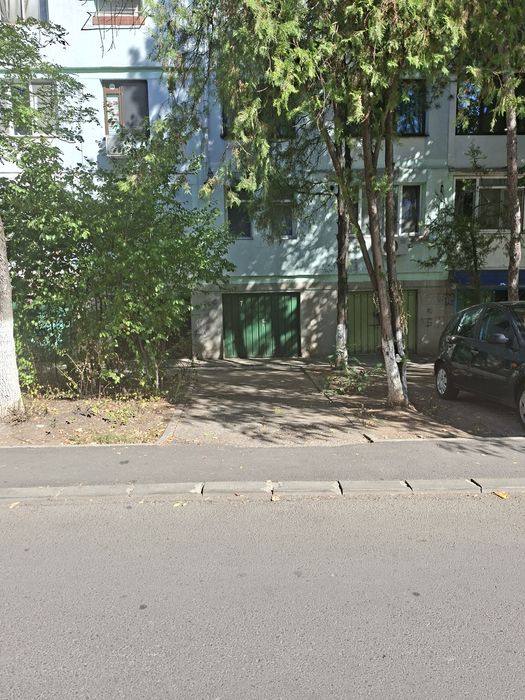 Închiriez garaj Drumul Taberei - zona Valea Argeșului