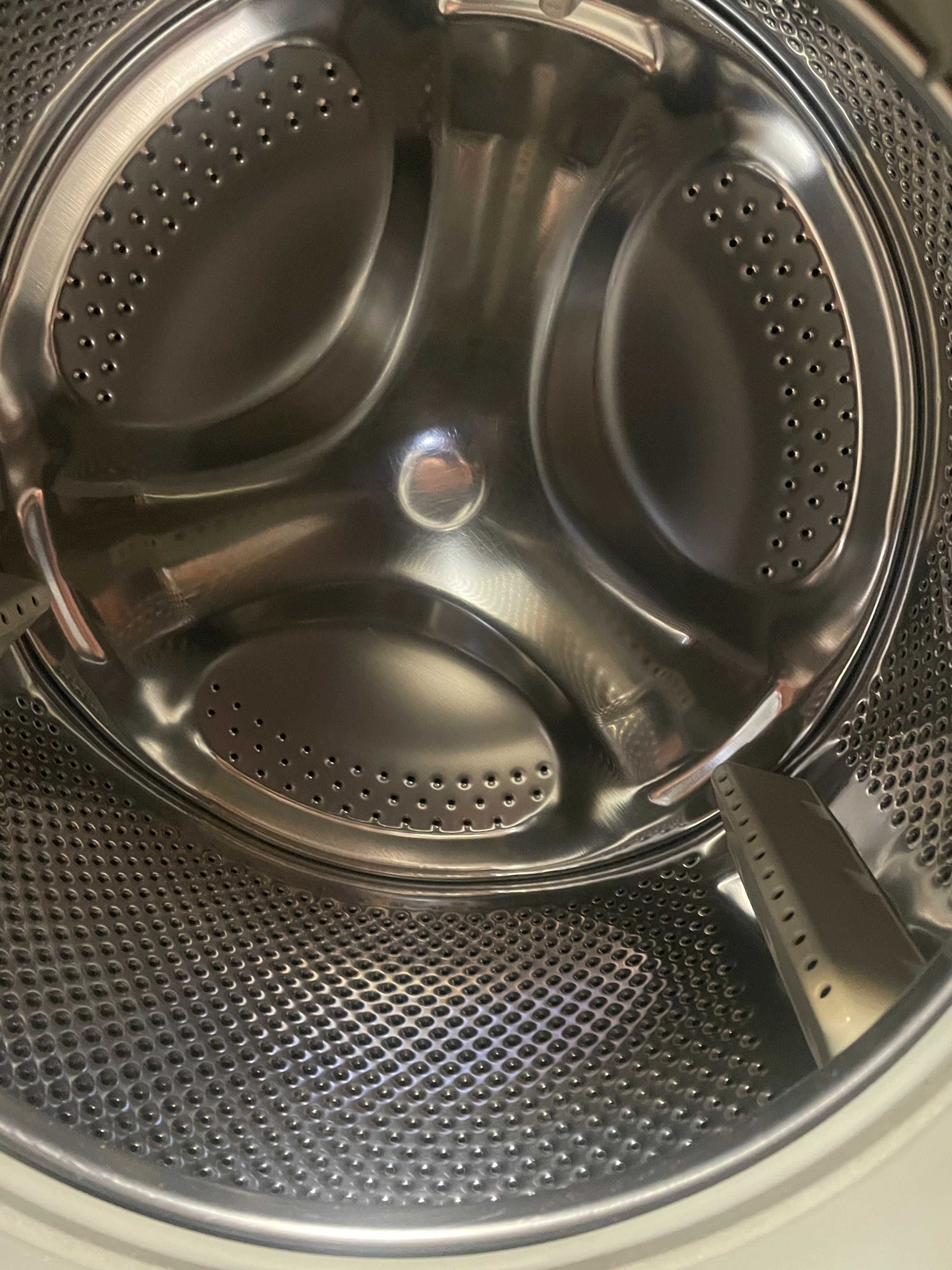 Пералня и сушилня комбинирана Indesit AWL129
