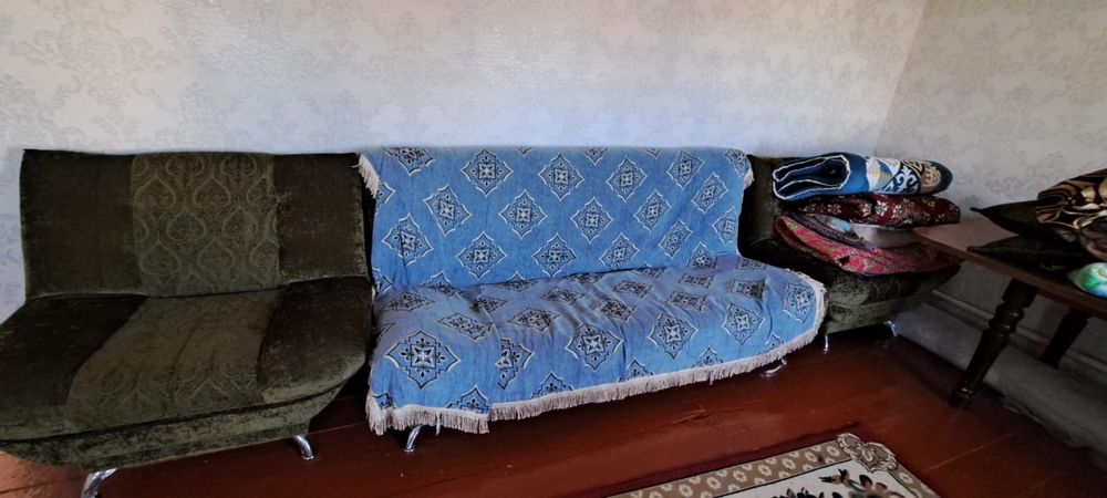 Диван сатылады зеленый изумруд
