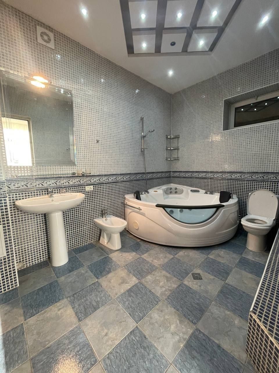 Продается 3х ком квартира, ЖК Элитный Габус, ор-р: Айриш Паб, 174 м²