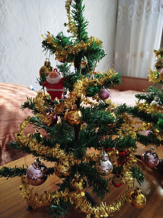 Елки новогодние, мишура елочная