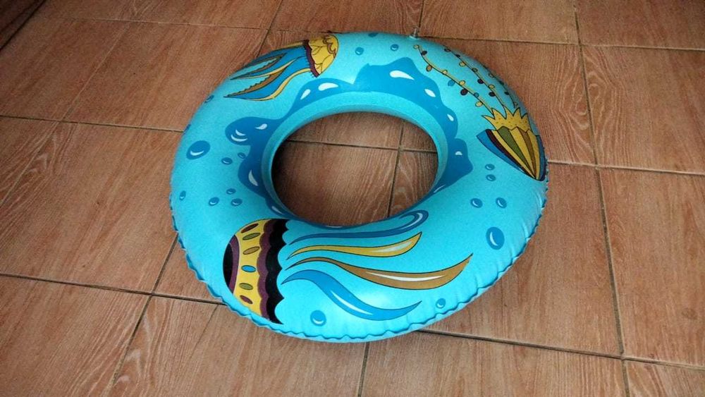 Надувной круг для купания, новый, 70 см.