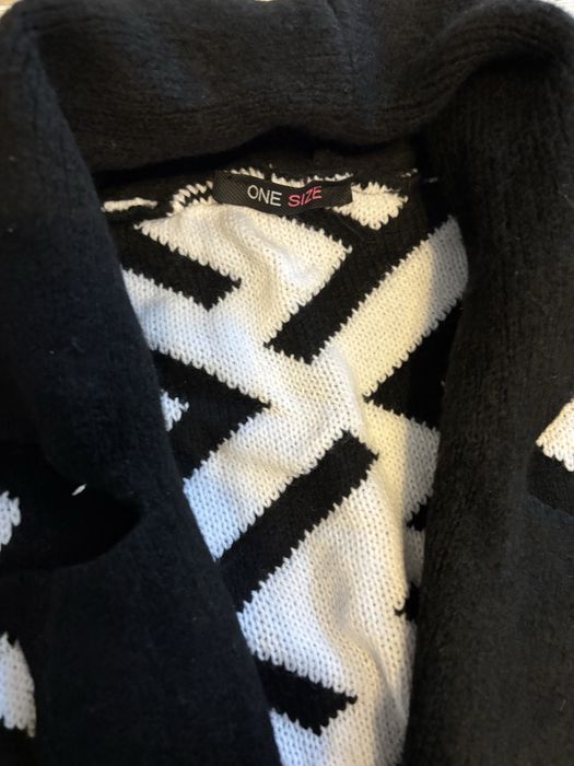 Cardigan lung model Fendi