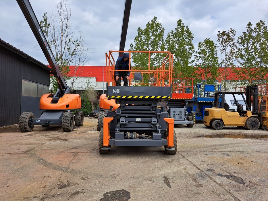 Societate vindem nacela An 2010 foarfeca, 15m inaltime de lucru,diesel