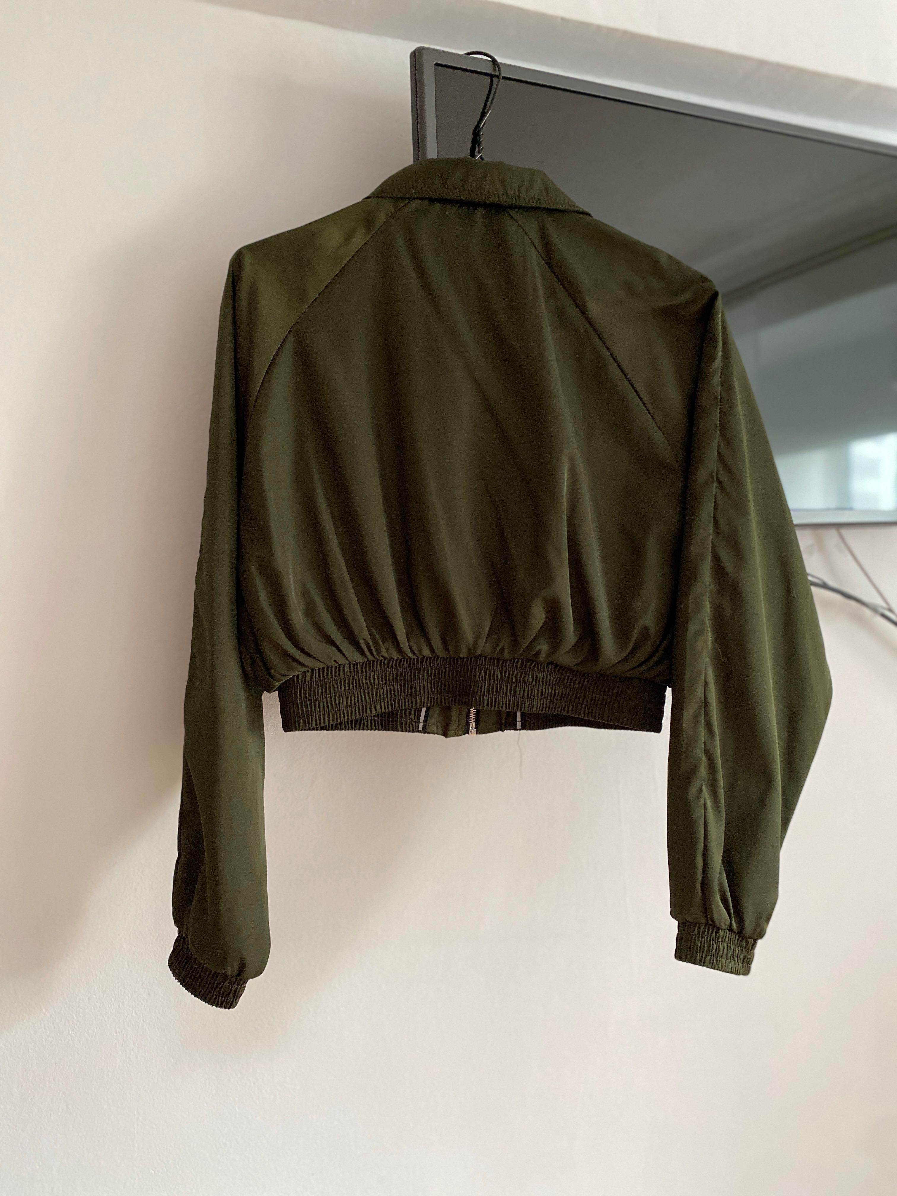 Jacheta Bershka stil bomber