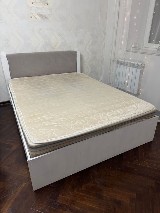 Двухспальная кровать и матрас