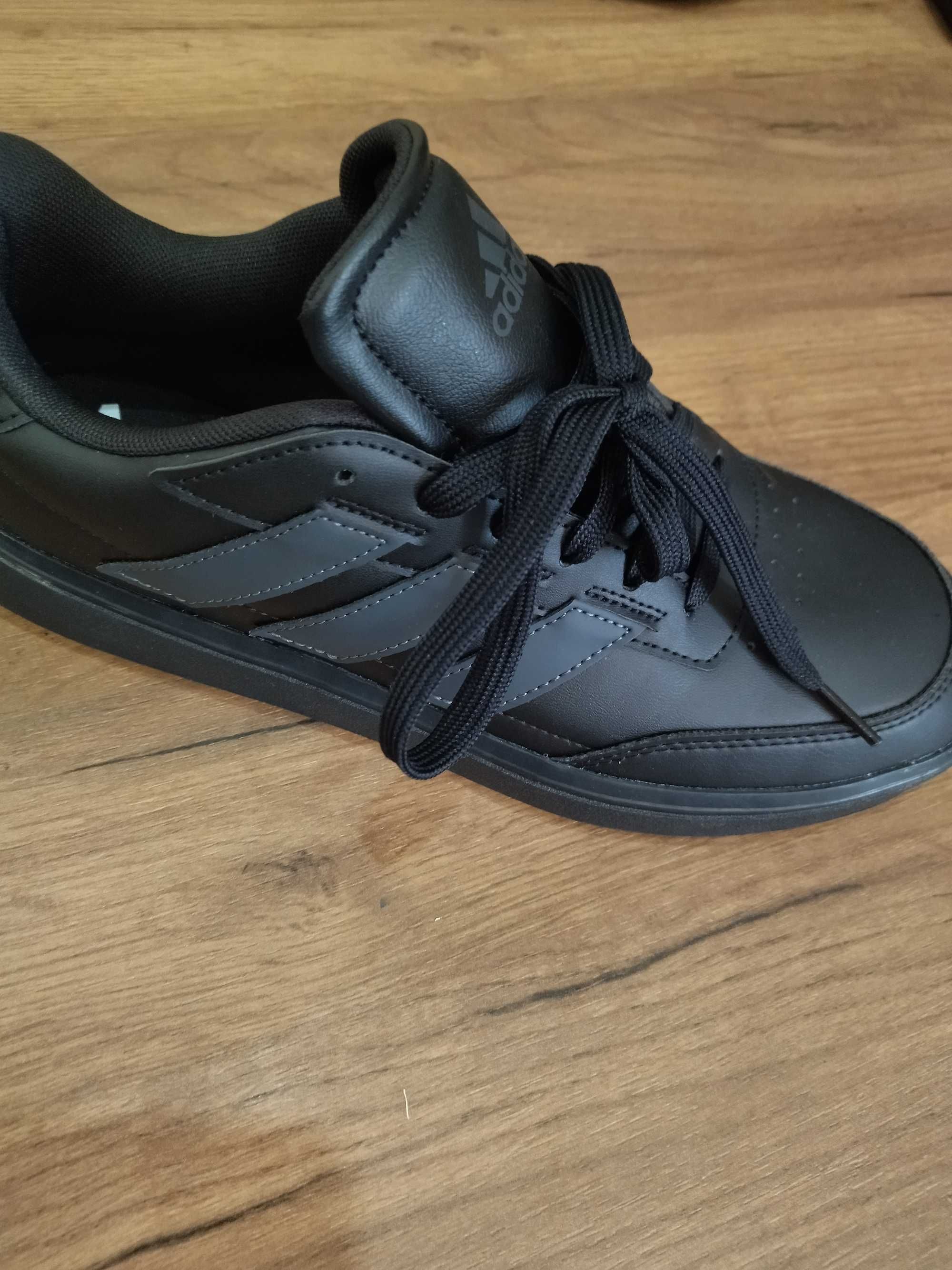 Кроссовки adidas