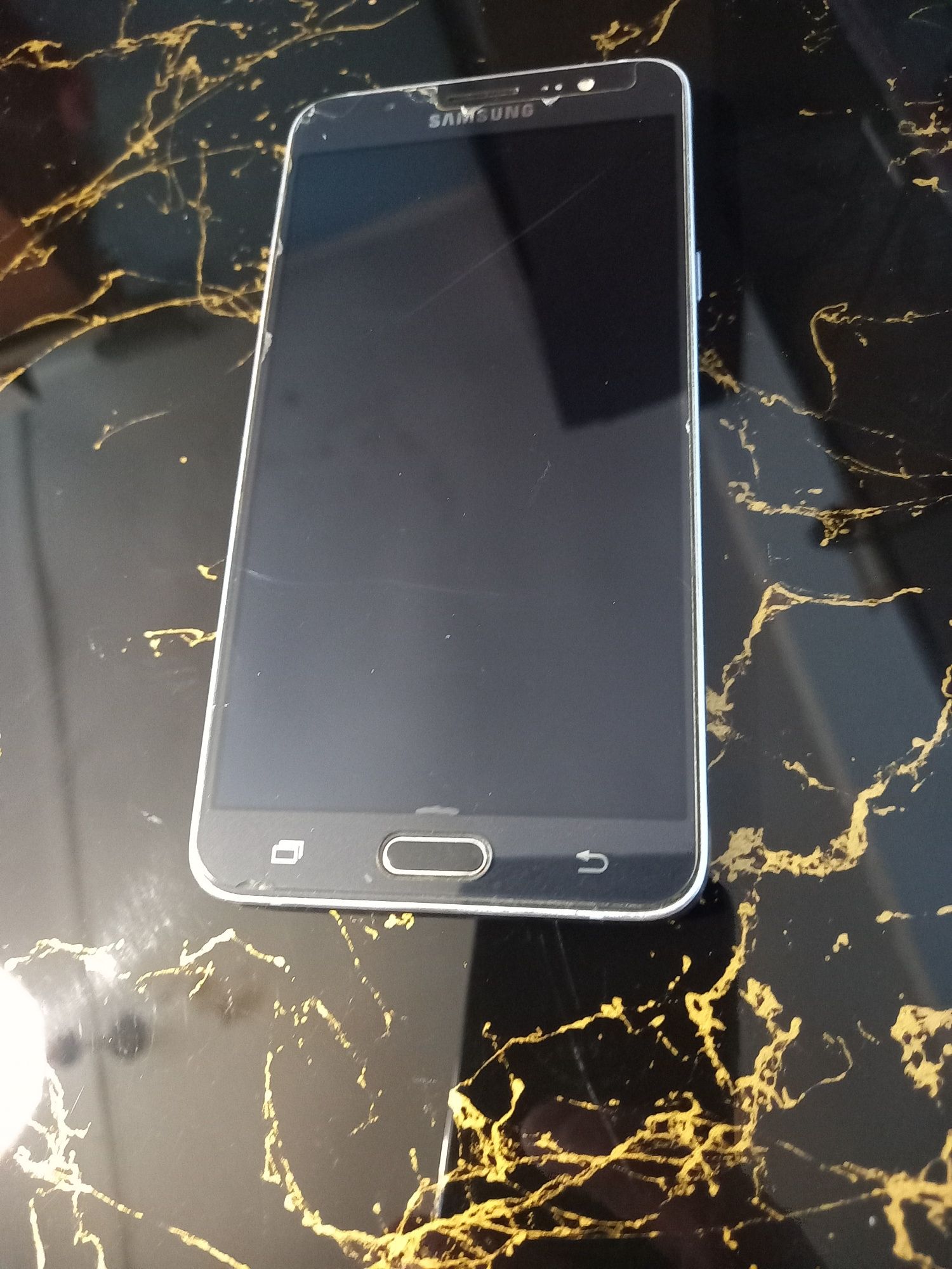 Samsung J7.               .