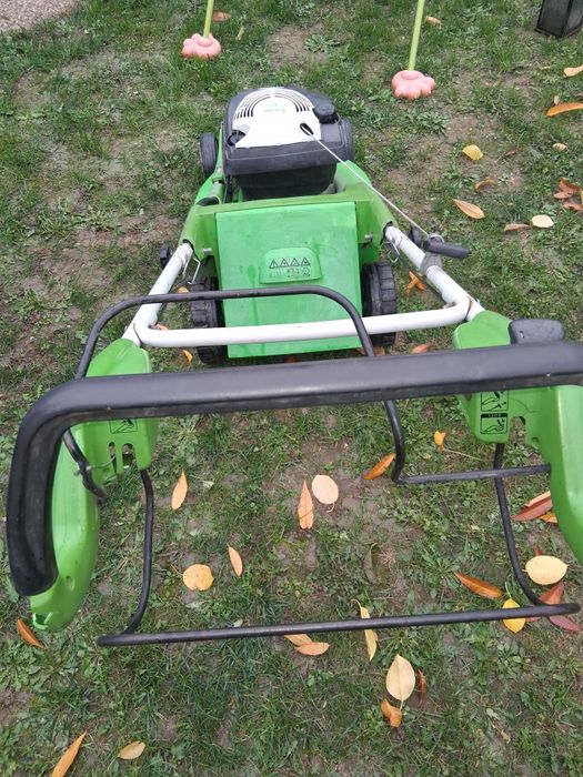 Vând mașină tuns gazon Viking pe benzină.