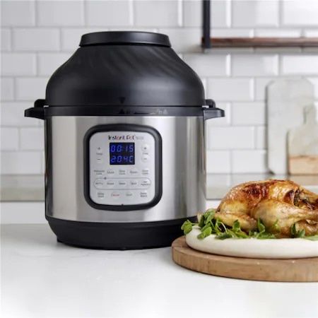 Multicooker si friteuza cu aer cald 2 in 1 Instant Pot Duo Crisp 8