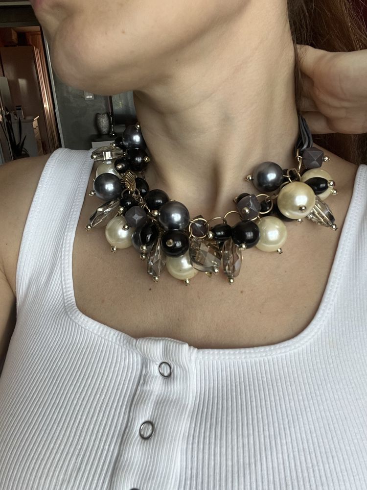 Страхорни колиета на Zara and H&M