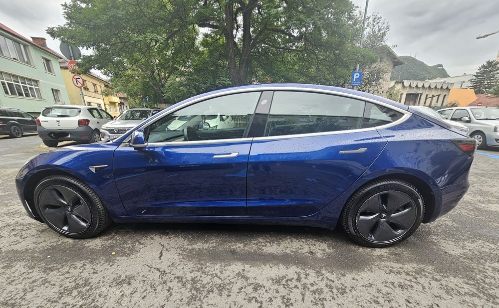 Tesla Model 3 Dual Motor Long Range, 75 kw, panoramic