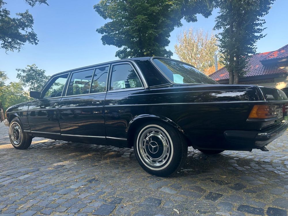 Închirieri limuzina Mercedes Pullman nunta botez filmari petreceri