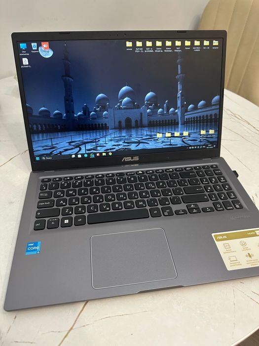 Ноутбук Asus в идеальном состоянии