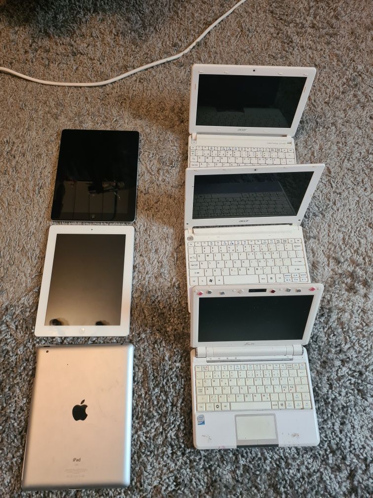Lot ipad și mini laptop-uri