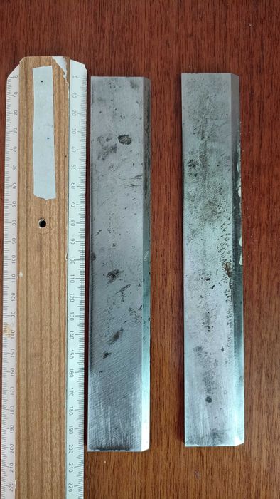 продаются ножи ля фуганка электрического ширина200мм