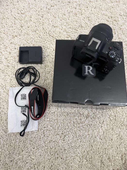 foto Canon R50 cu obiectiv este nou cu garantie 2 ani