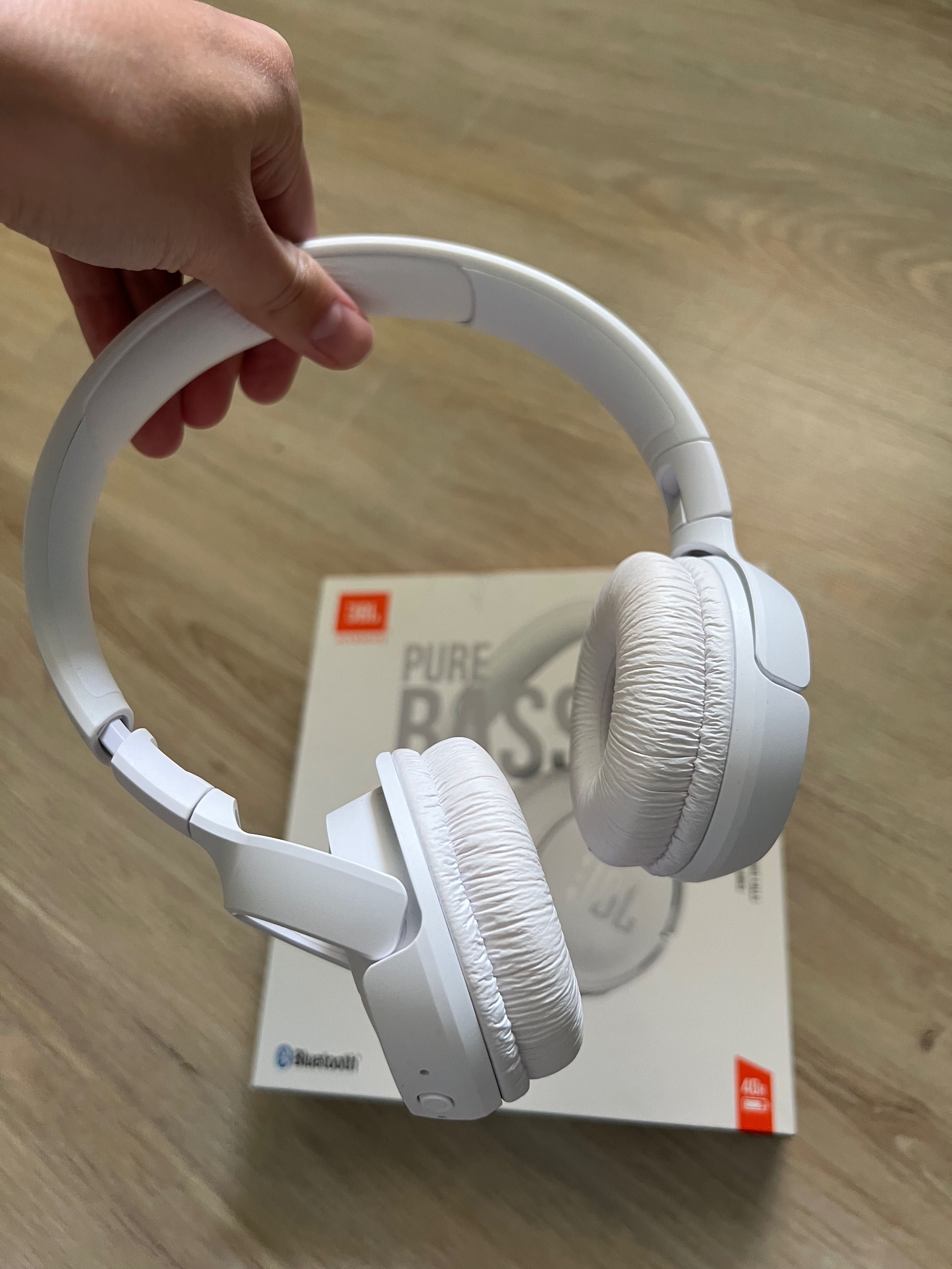 Наушники от бренда JBL новые