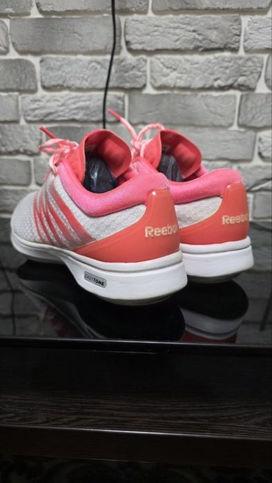 Женнские кроссовки Reebok