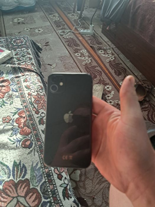 продам айфон 11 64гб
