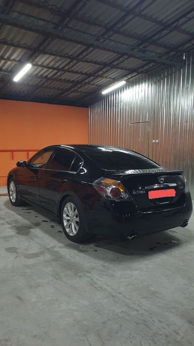 Nissan altima ..