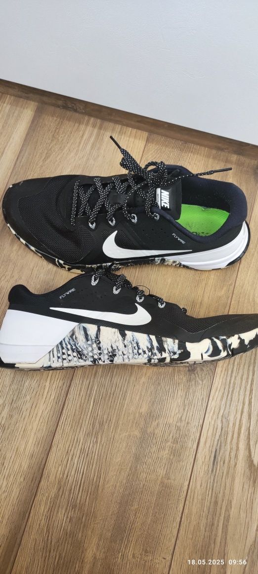 Маратонки Nike  номер 44.5