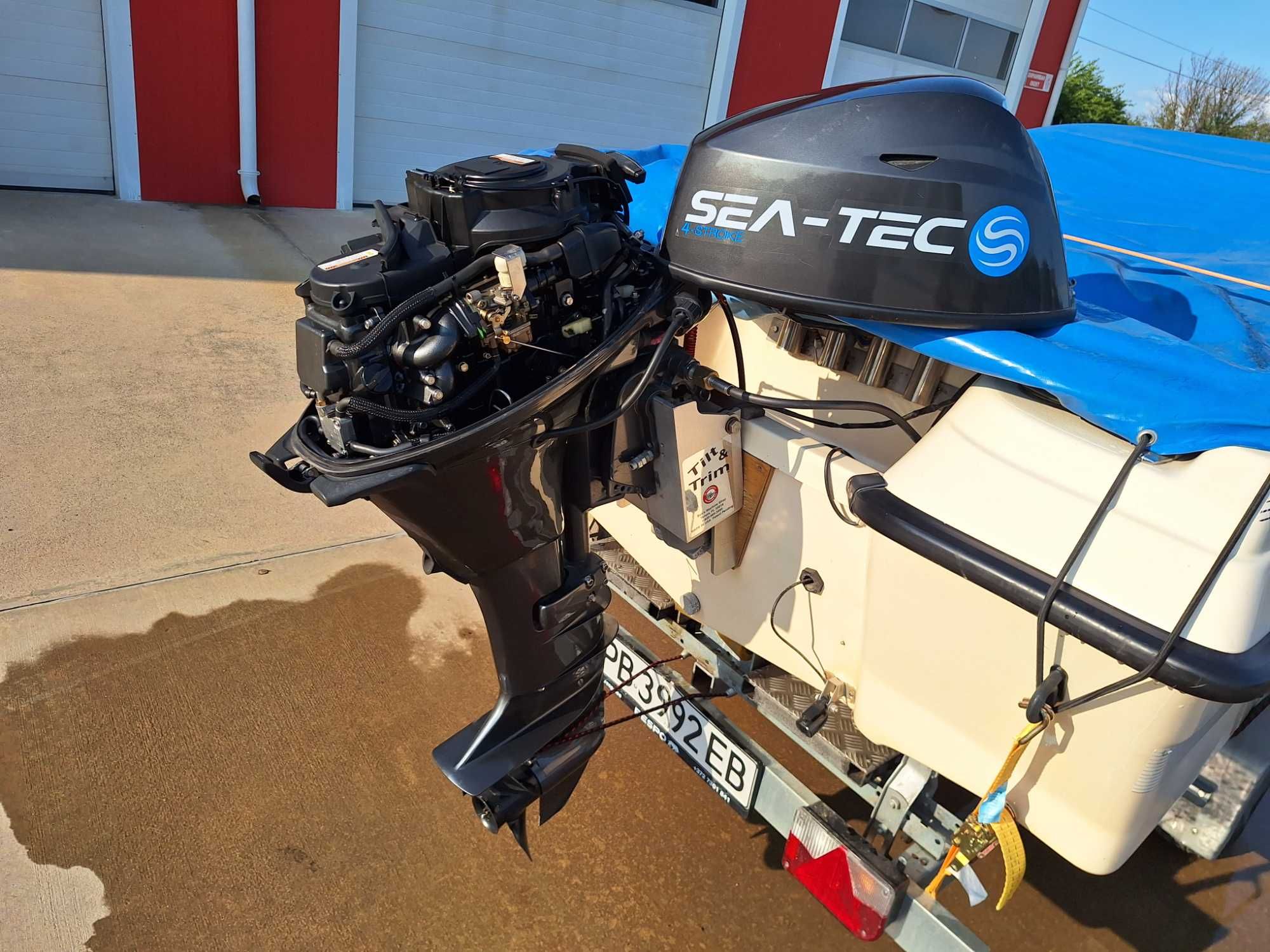Продавам извън бордов 15 hp SEA-TEC с комплект с хидравлика