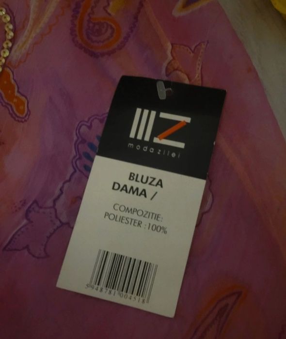 Bluza lunga intr-o parte