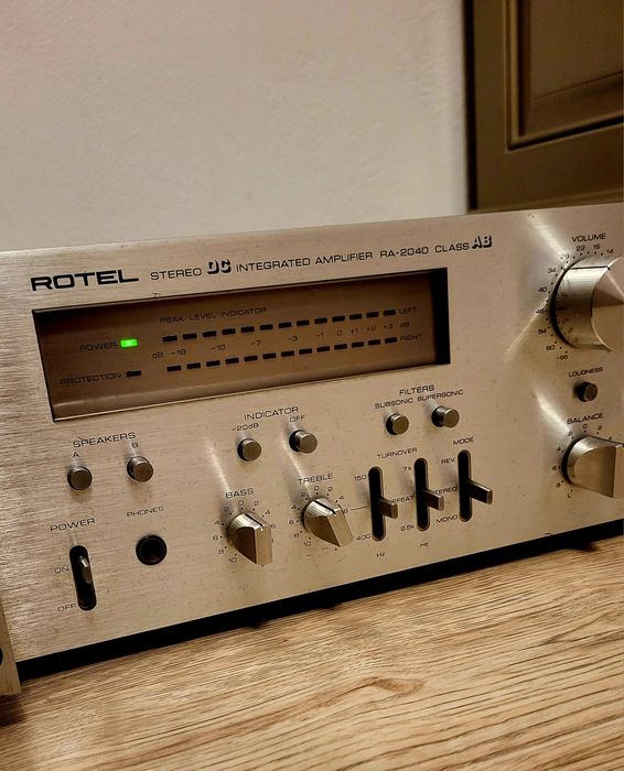 Rotel RA-2040 bijuterie