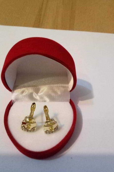 Cercei placați cu aur