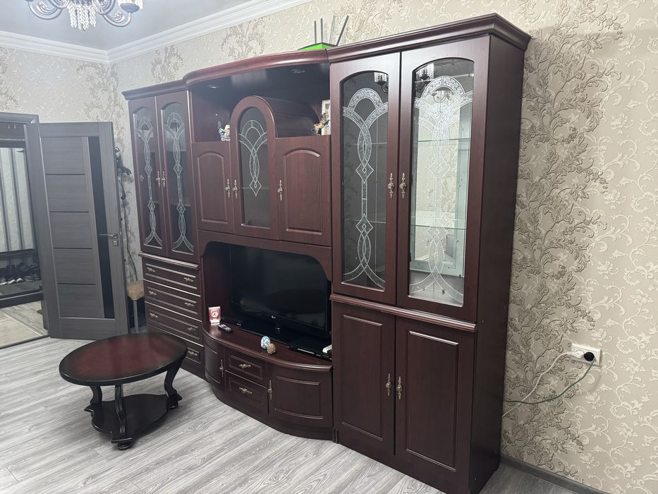 Стенка, журнальный столик